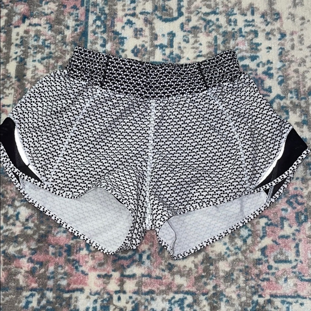 RARE patterned hotty hot shorts
